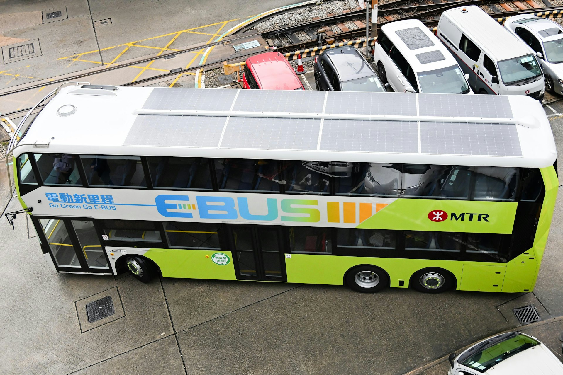 電動巴士 太陽能板